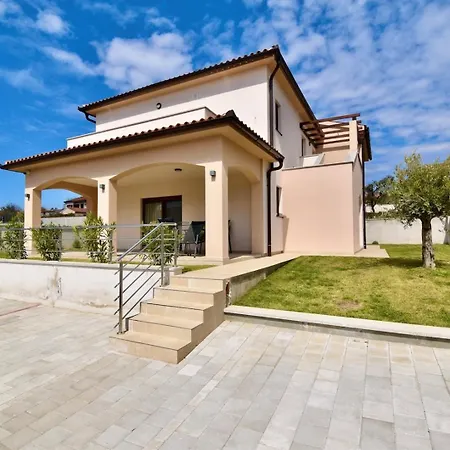 Apartment With Wifi Stinjan, Pula - 26943 Štinjan